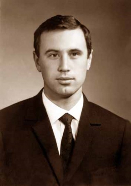 Валерий Бабич - автор книги Наши авианосцы - 1967 год