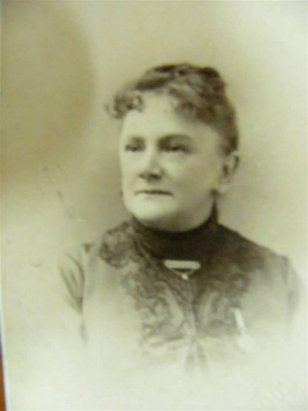 Антоніна Альбертівна Енгель-Рюміна, мати В.В. Рюміна.