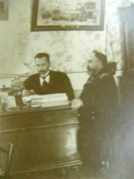 В.В.Рюмін (син) та В.В.Рюмін (батько) обговорюють план нової книги, 1903 рік