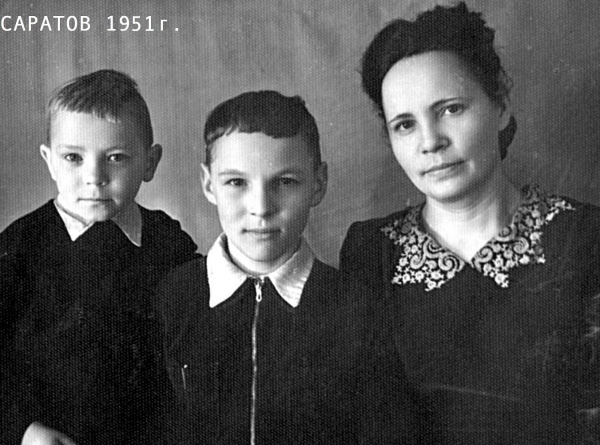 01 В.Качурин (в центре) с бартом Александром  и матерью Верой Ивановной