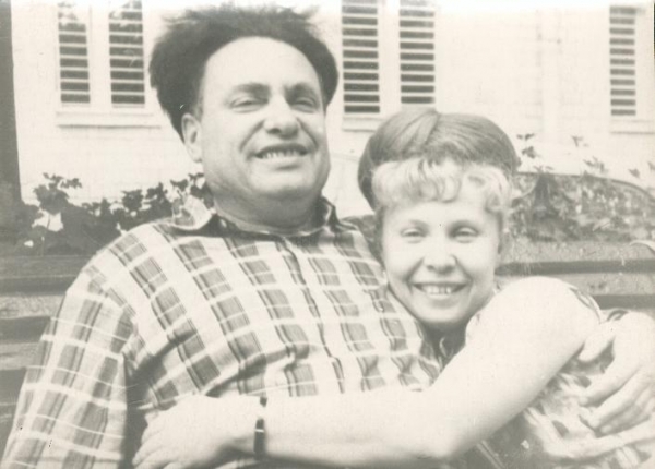 1966 год М.С. Лисянский с дочерью Тамарой.Из архива семьи М. Лисянского
