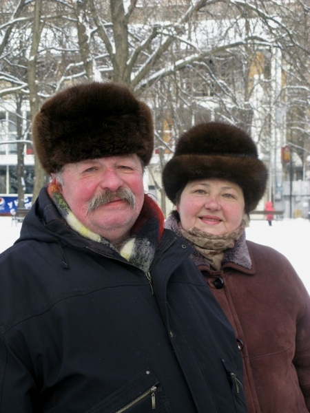 Подружжя Кременiв на вулиці Радянській в Миколаєві 2