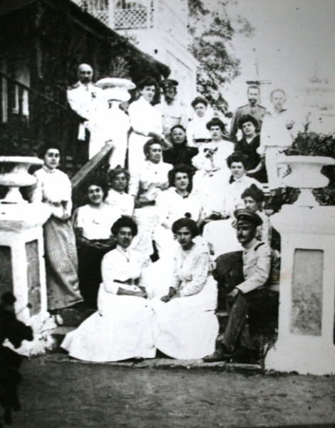 Семейство Н. Аркаса в Старобогдановском имении 1905 г