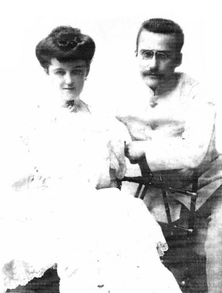 Дочь Н. Н. Аркаса – Ксения (Оксана) с мужем, пианистом В. А. Шестериковым 