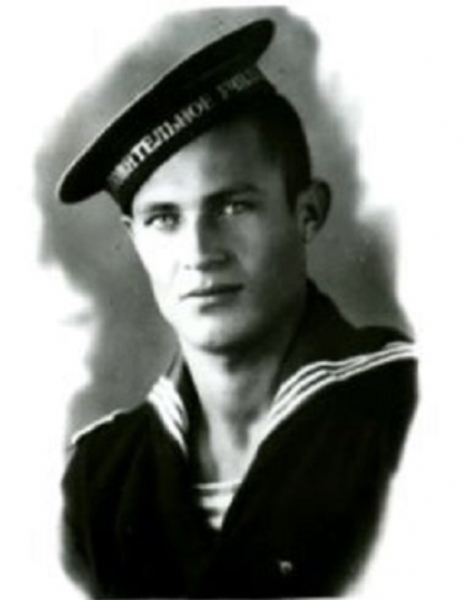 1944 год.  В. Чернавин- курсант I курса военно- морского училища