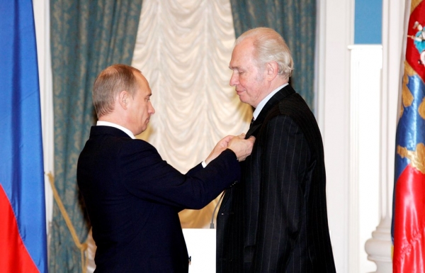 Президент В.В. Путин вручает орден Знак Почета в Кремле
